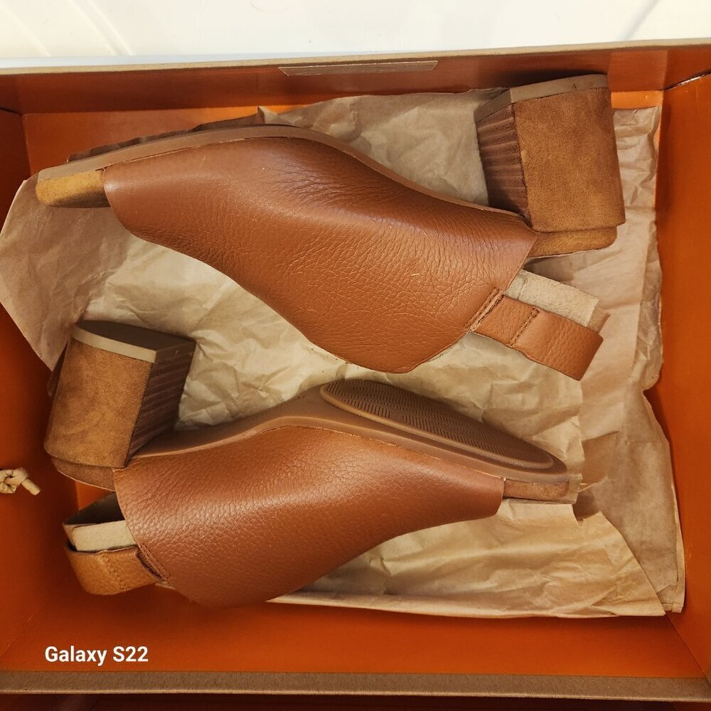Gentle Souls " Charlene Hooded Block Heeled Leather Sandals. NIB. Size Various - Picture 8 of 10